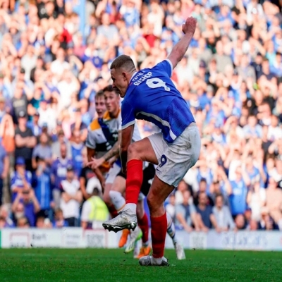 EFL Trophy Preview: Can Reading Maintain Premier League-Level Attack? Portsmouth's New Defensive Signings Show Promise