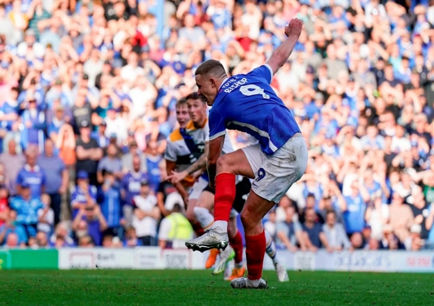 EFL Trophy Preview: Can Reading Maintain Premier League-Level Attack? Portsmouth's New Defensive Signings Show Promise-2