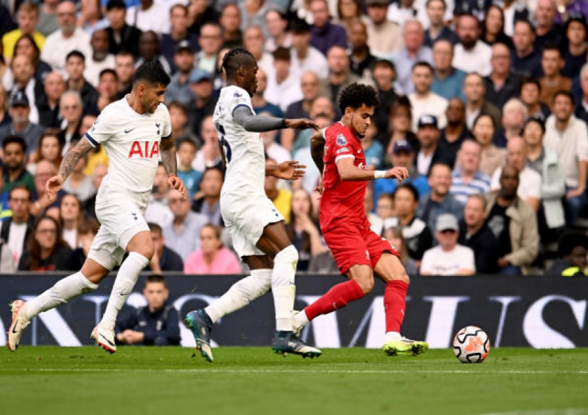 Europa League Group A and E Round 2: Liverpool's Striker Eager for Action, West Ham's Record Signing Hopes for Back-to-Back Goals-1