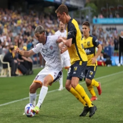 A-League Round 11: Melbourne Victory's Veteran Striker Shines, Brisbane Roar's Roar Turns to a Whimper