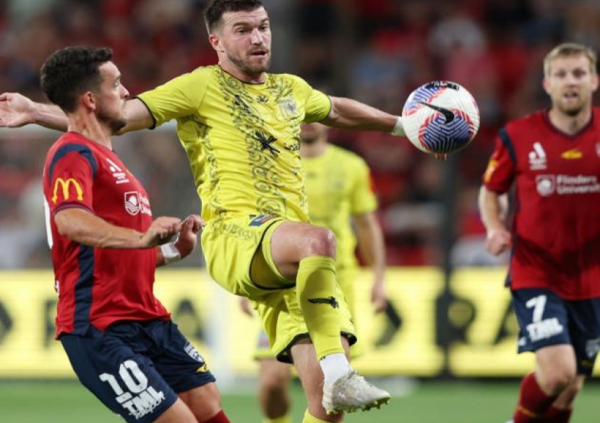 A-League Round 12 Opener: Adelaide United's Towering Striker in Red-Hot Form, Macarthur's Confidence Rebounding-0