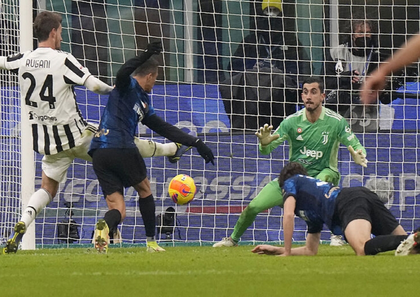 Inter Milan’s Three Midfield Maestros: Showcasing Leadership and Team Spirit-2