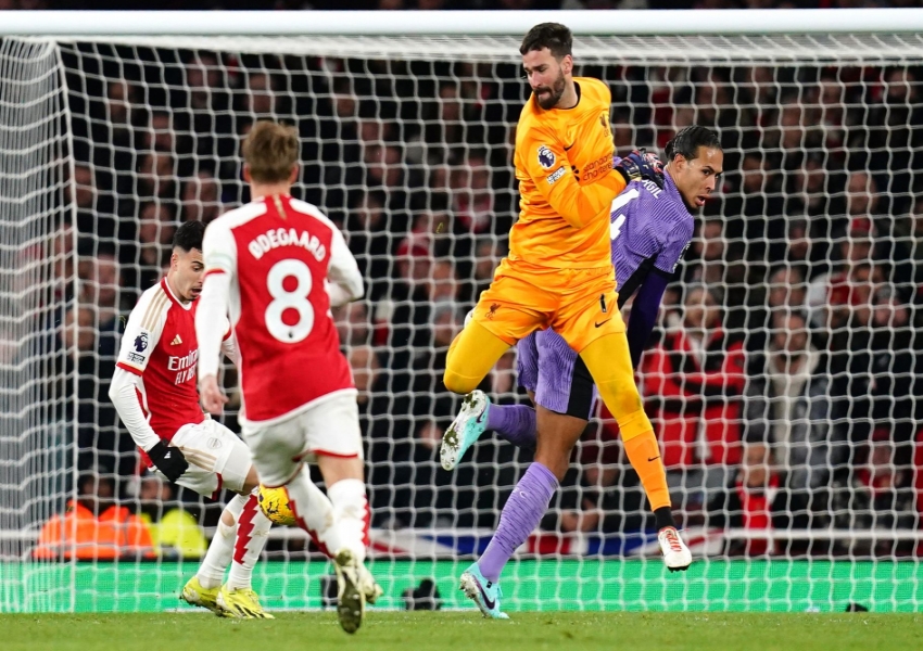 Premier League Round 24: Dark Horse Dreams Fade as Arsenal and Manchester United Charge Forward-1