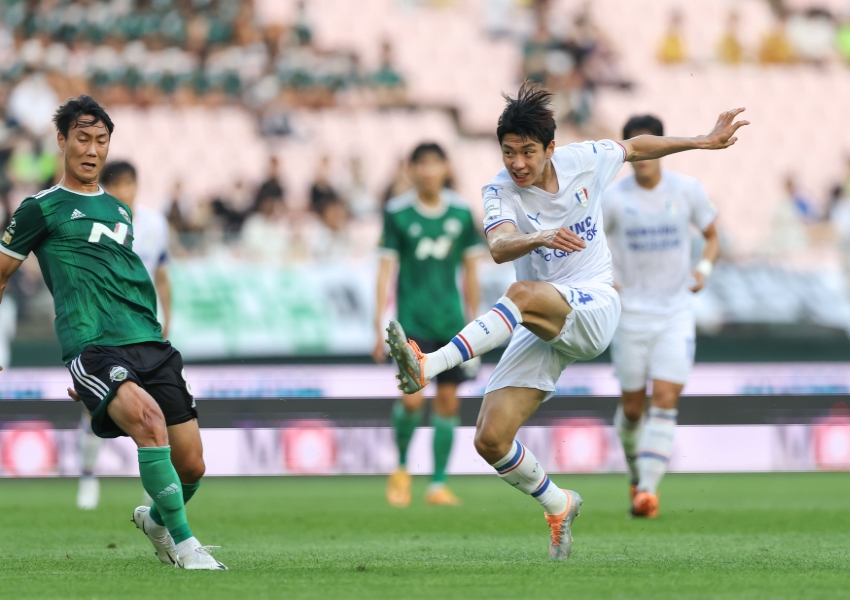 K-League Round 2: Jeonbuk Hyundai Striker Under Immense Pressure, Pohang Steelers Continue to Assess Their Strength-1