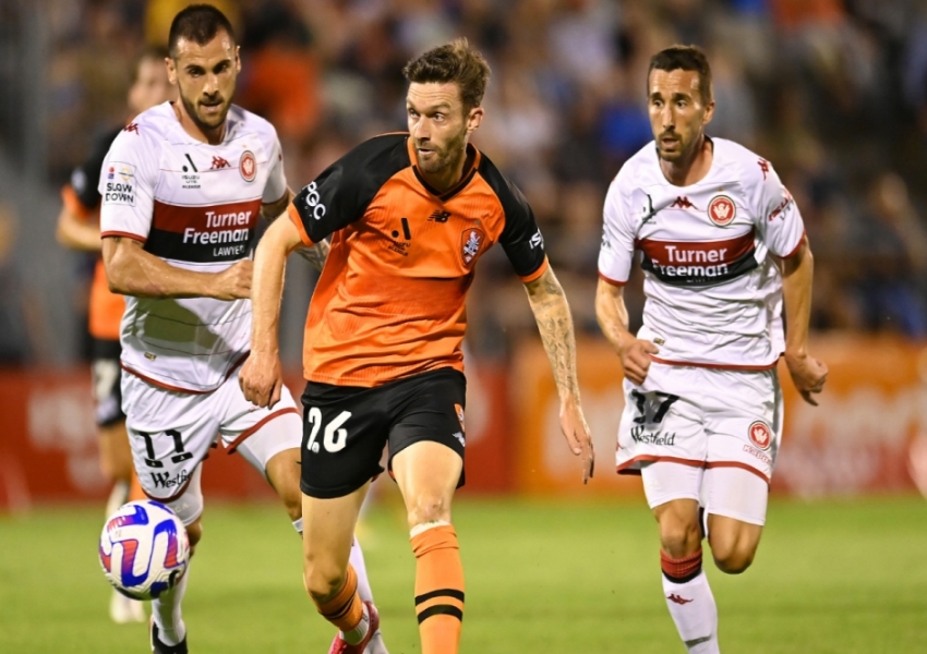 A-League Round 24: Adelaide United Cling to Final Hope, Western Sydney Wanderers Thrive on the Road-2