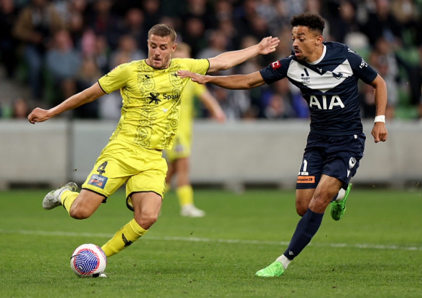 A-League Semi-Finals Round 2: Phoenix's Chance to Steal Victory? Sydney FC Holds on to Moral Victory-0