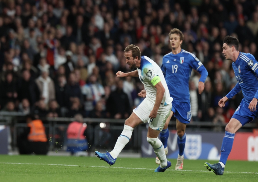 UEFA Euro 2024 Group C Round 1: England's Mixed Emotions and Cheers for Denmark's "Love God"-2