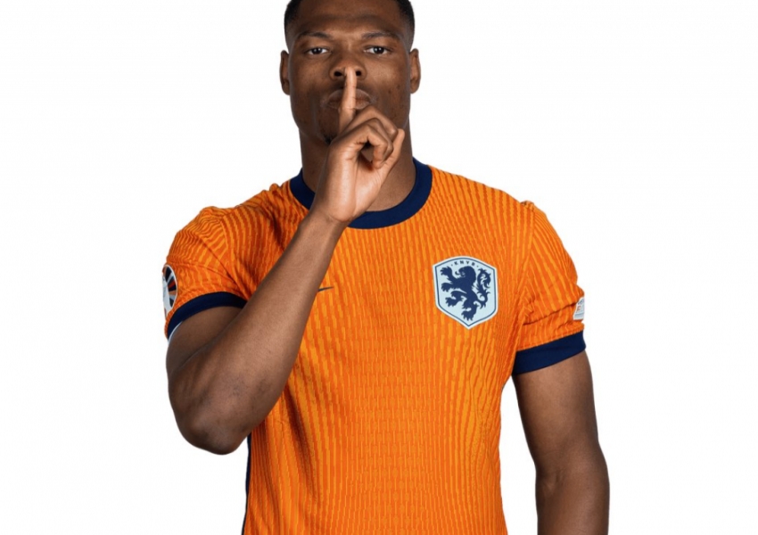 Dutch Winger Draws Praise from Coach and Concerns from England: The Tale of the "Burning Man"-2