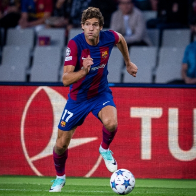 Inter Milan Unlikely to Re-sign Legends, Eyes on Barca Star for Wingback Role, Considers Alternative Solutions