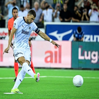 UEFA Champions League Qualifiers Round Two: Fenerbahçe's Offensive Strength and Defensive Weakness, Sparta Prague's Steady Control