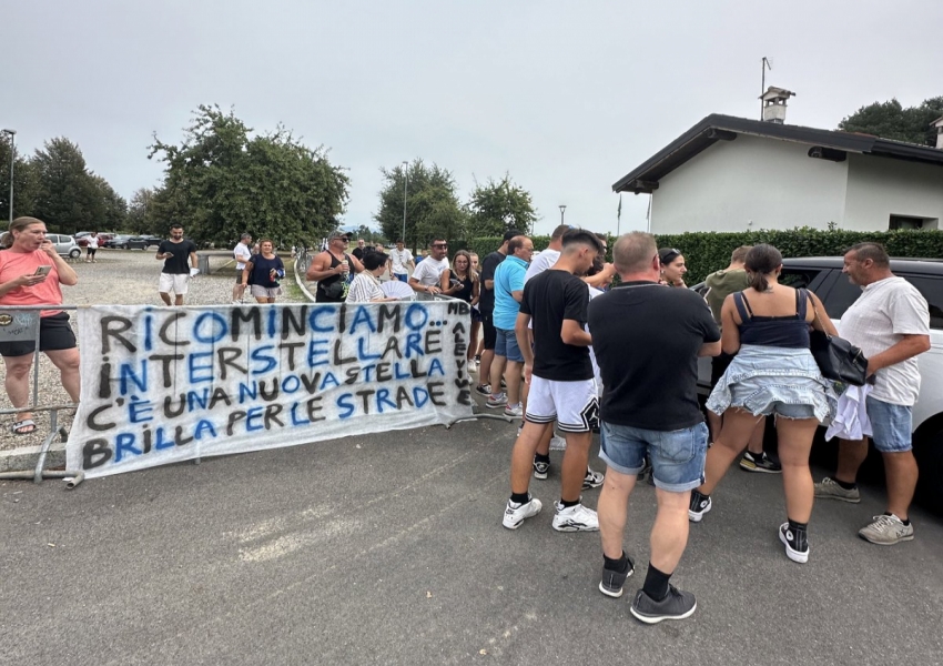 Inter Milan Faces Final Uncertainty in Champions League Registration as Fans Gather to Express Transfer Disappointment but Show Understanding-2
