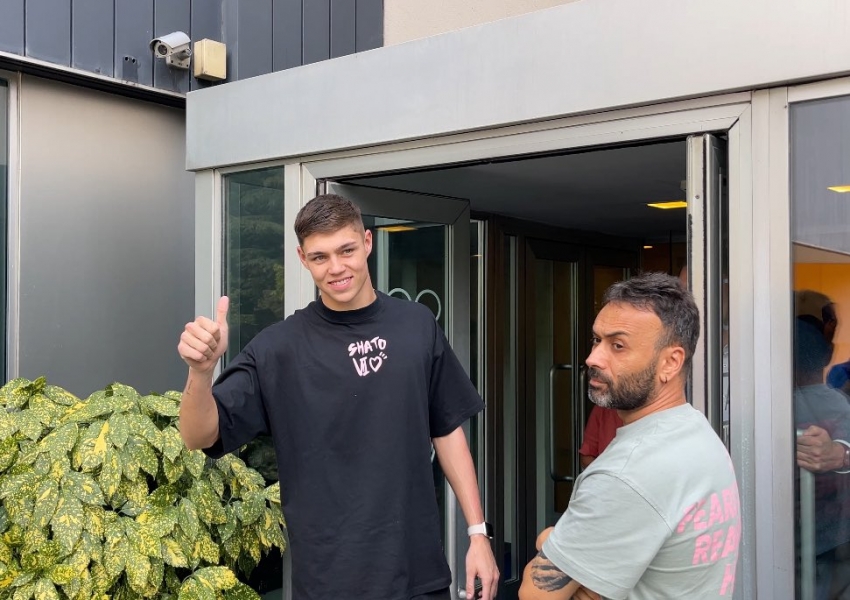 Transfer Market Insights: Inter Milan Responds to Warnings from Manchester United and Arsenal Deals, While Eyeing Future Forward Options-0