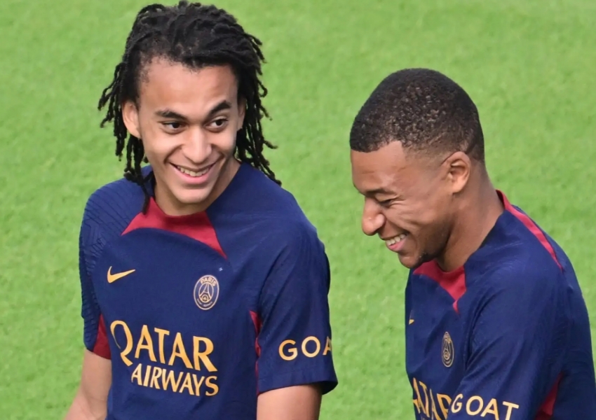 UEFA Champions League Qualifiers Third Round: Lille's Tactical Prowess on Display, Can Twente Balance Attack and Defense?-1