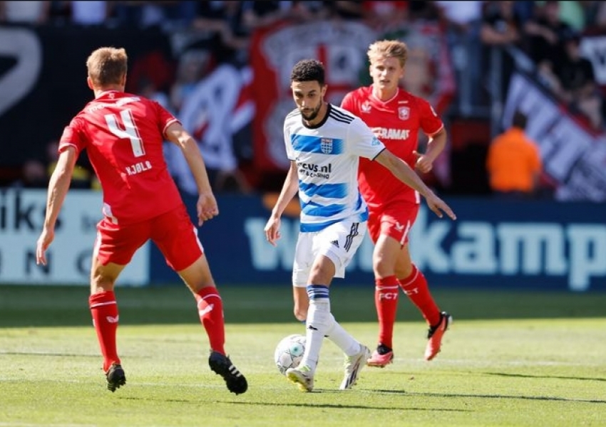 UEFA Champions League Qualifiers Third Round: Lille's Tactical Prowess on Display, Can Twente Balance Attack and Defense?-2