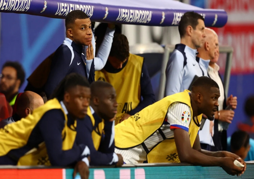 Why Inter's Star Striker Struggles with France: Is Deschamps Justified in Shifting the Blame?-2