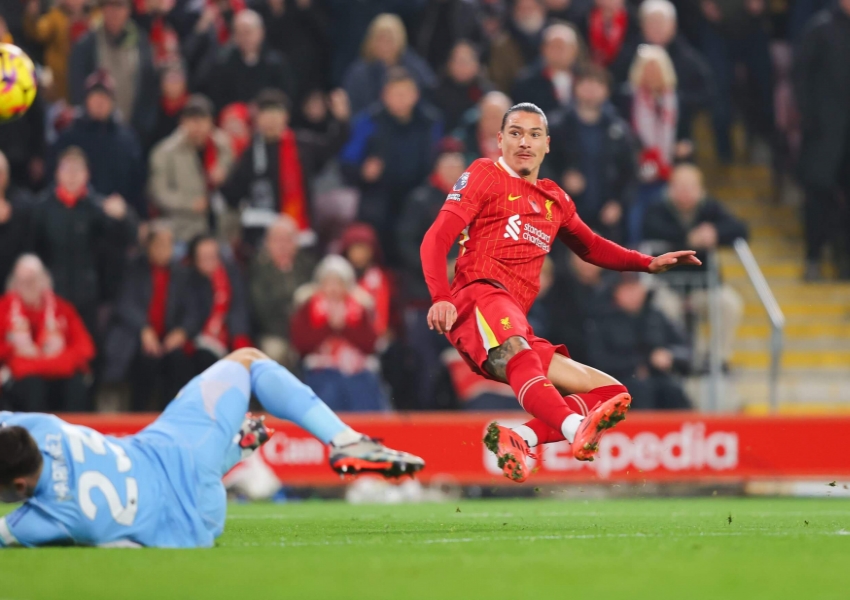 Premier League Matchday 12: All Eyes on Manchester United’s New Boss, Liverpool’s Unsung Hero Steps Up-2