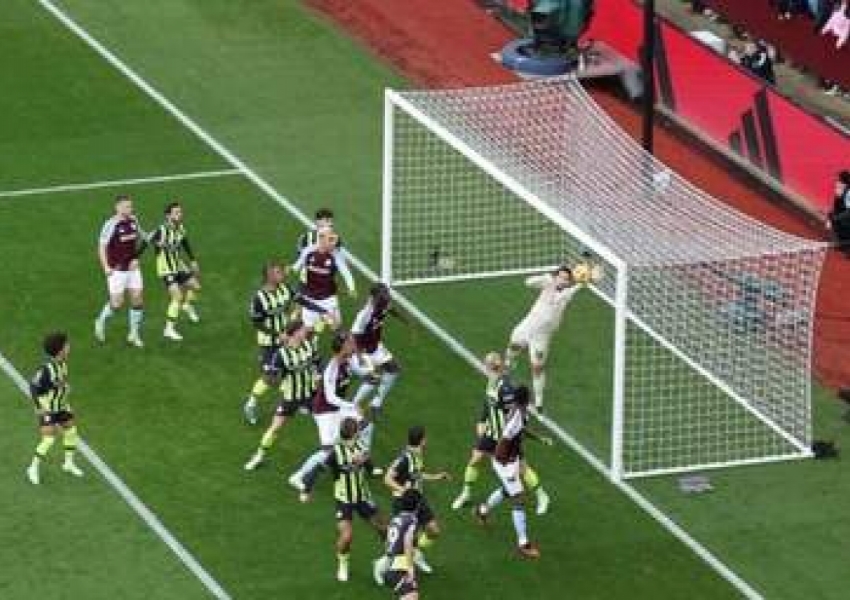 0-2 Down! Manchester City Sleepwalk as Defense Crumbles and Guardiola’s Frustration Boils Over-1