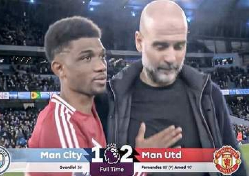 22-Year-Old Man United Star Shows Heartwarming Gesture: Chasing Down Guardiola, Patting His Chest in Comfort! Guardiola Responds with Humility-1