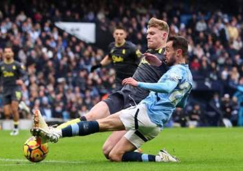 Lost for Answers: Guardiola's Frustration as Manchester City Let Everton Off the Hook-1