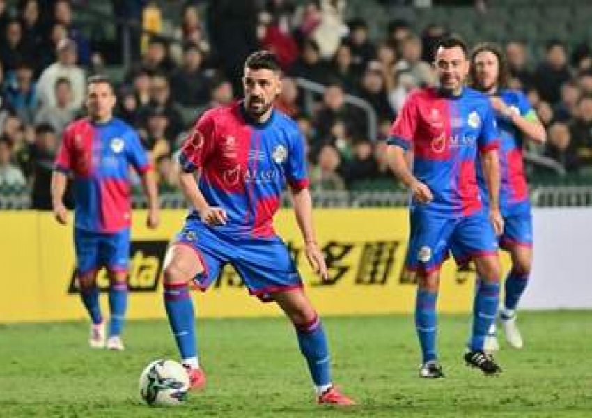 Only 7,982 Fans Attend! Barça vs. Real Madrid Legends Match Ends in Disappointment as Figo Walks Off Early-2