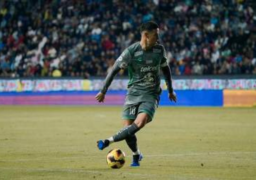 James Rodríguez Targeted: Brutal High Kick Leaves Fans Outraged in Mexico-2