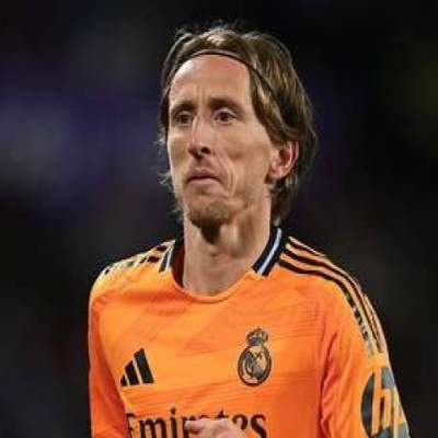 Modrić Loses His Cool: Furious Clash with Vinícius Jr. Over Defensive Duties