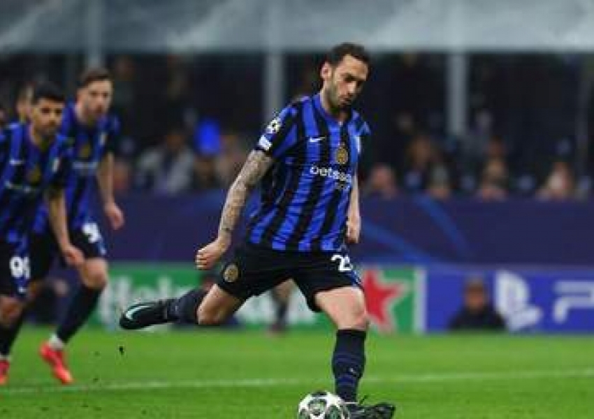Champions League Heartbreak for Feyenoord: Van Persie Furious Over Controversial Penalty as Inter Advances-1