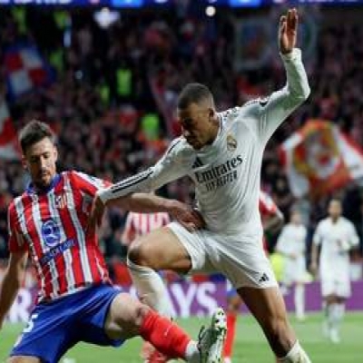 Vinícius Jr. Misses Crucial Penalty as Atlético Fans Erupt – Bellingham Offers Consolation in Madrid Derby Thriller