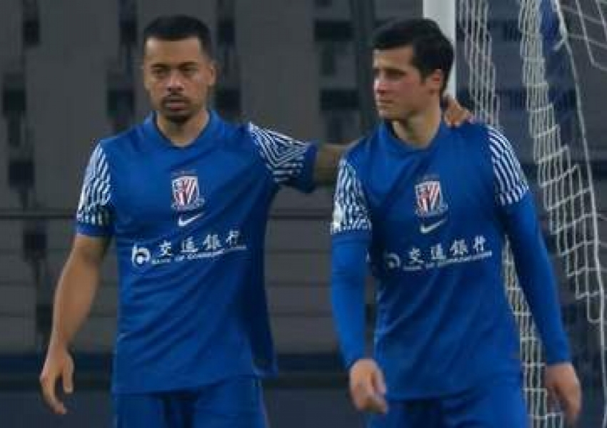 Shanghai Shenhua 2-0 Wuhan Three Towns: Leading the CSL with 20 Points After 8 Matches, Two Disallowed Goals for Wuhan, Deng Zhuoxiang's First Defeat-2