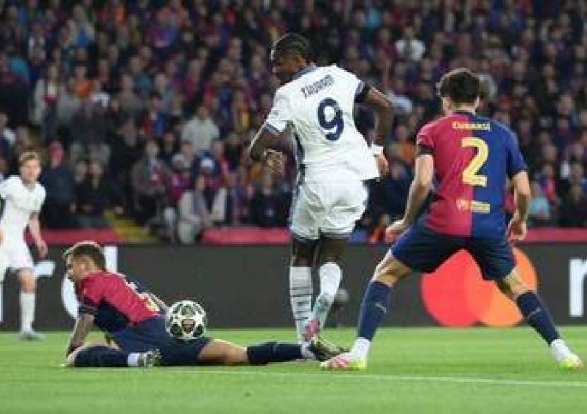 50,000 Witness a 6-Goal Thriller: Barcelona Fights Back from 0-2 to Draw 3-3 with Inter Milan – A Decisive Battle Awaits in 6 Days-2