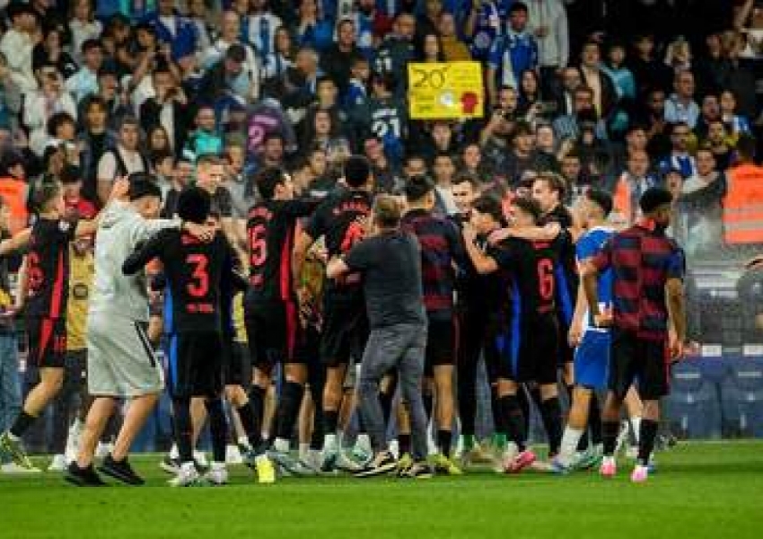 Champions in Control: Barça Clinch the Title, Celebrate Wildly—and Get Chased Off the Pitch by Hansi Flick-2