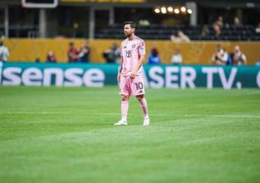 Tribute to the King! Messi Creates a Miracle: One Free Kick Sparks Club World Cup Upset, One More Point to Qualify-1